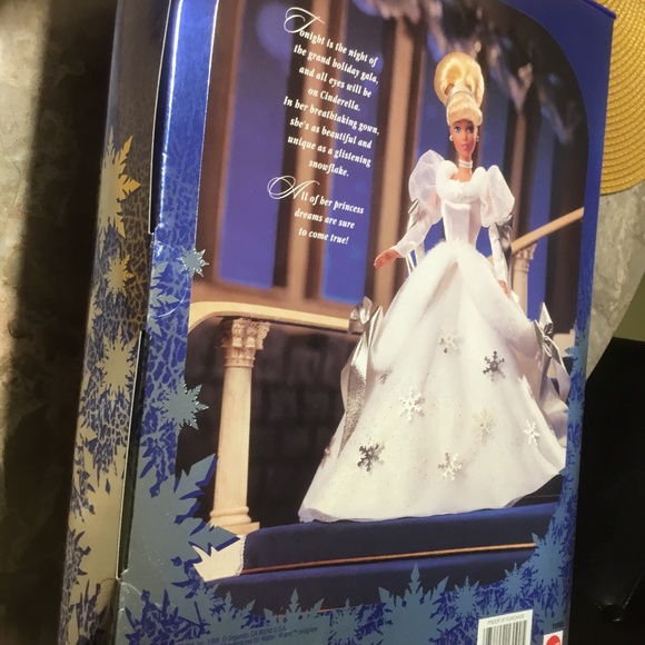 Cinderella Holiday Princess 1996 Special Edition 1st in a Series-Ornament Bonus) - Picture 4 of 9